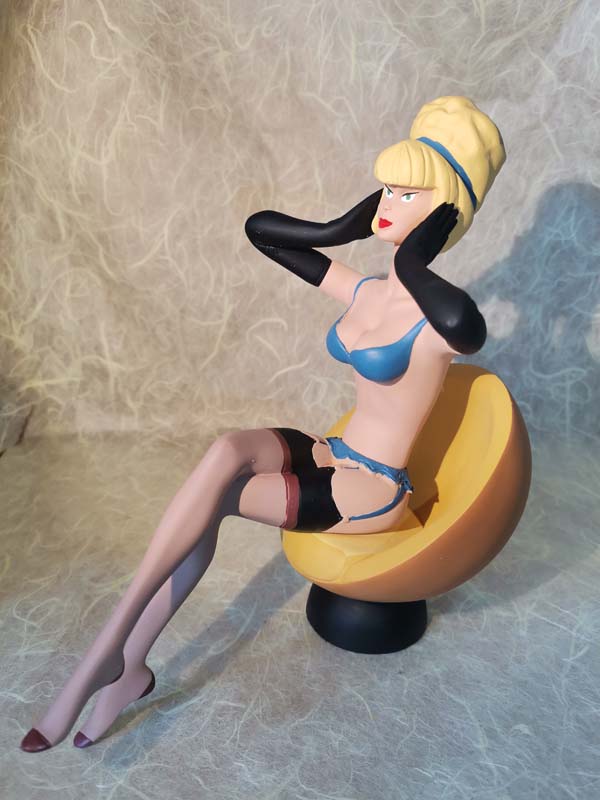 MIA PU 08 SAINT EMETT FIGURINE PIN UP & DESIGN