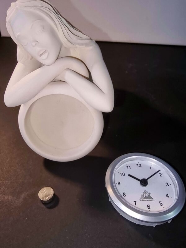 Figurine Milo Manara Démons et Merveilles - La modèle 02  / Horloge figurine en résine comme neuve tirage 1002 exemplaires année 2002 avec boite et certificat – Image 14