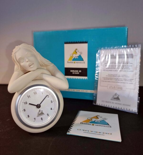 Figurine Milo Manara Démons et Merveilles - La modèle 02  / Horloge figurine en résine comme neuve tirage 1002 exemplaires année 2002 avec boite et certificat – Image 4