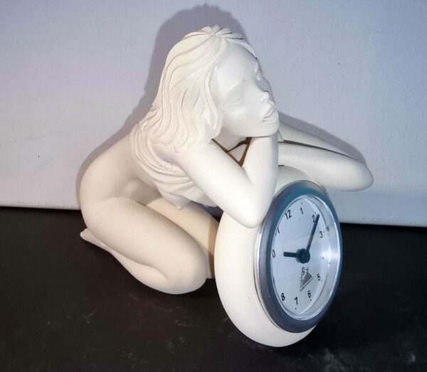 Figurine Milo Manara Démons et Merveilles - La modèle 02  / Horloge figurine en résine comme neuve tirage 1002 exemplaires année 2002 avec boite et certificat – Image 5