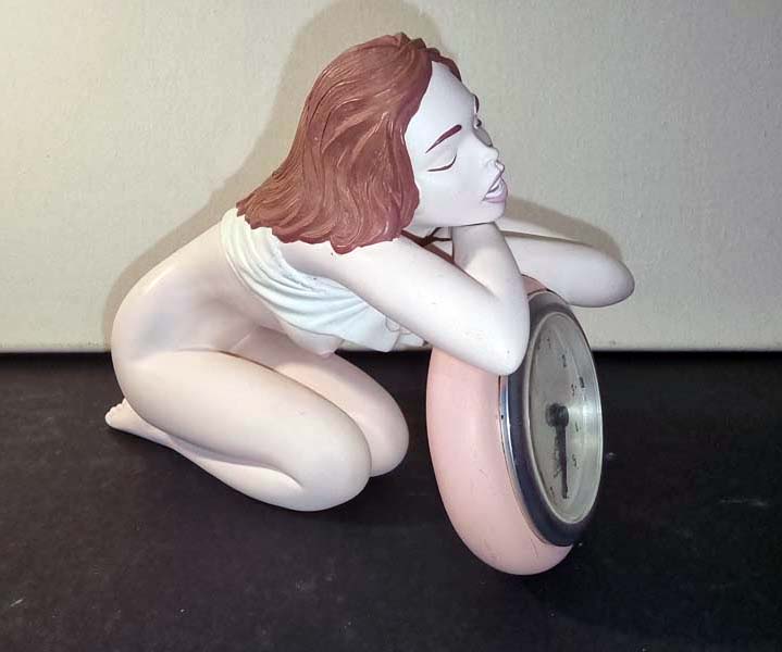 Figurine Milo Manara Démons et Merveilles - La modèle 02  / Horloge figurine en résine version polychrome - tirage 1002 exemplaires année 2002 – Image 3