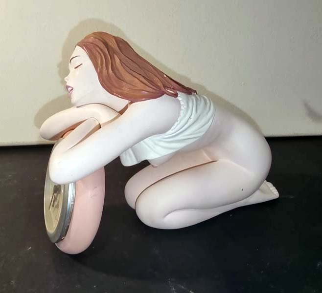 Figurine Milo Manara Démons et Merveilles - La modèle 02  / Horloge figurine en résine version polychrome - tirage 1002 exemplaires année 2002