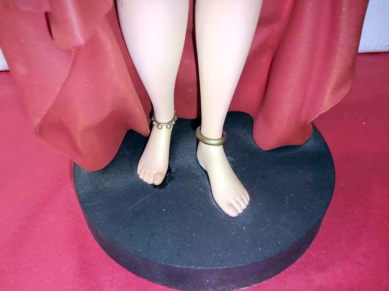 Fariboles, Jade 01 drapé rouge Sculpture Pascal Rodier d'après DJINN d'Ana Mirallès