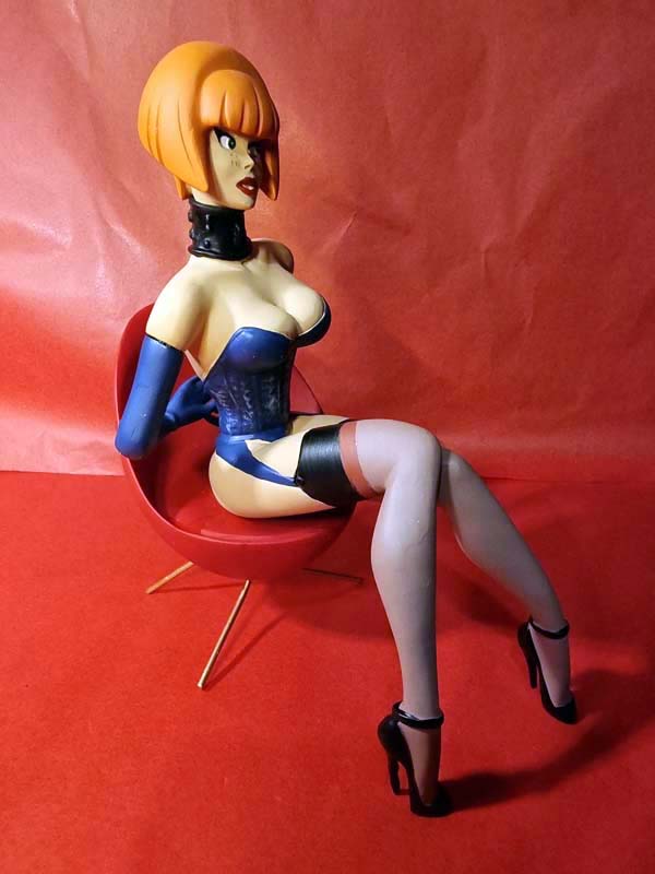 Pin up CAROLA / SAINT EMETT / PARASTONE RARE édition en résine année 2000 avec boite – Image 3