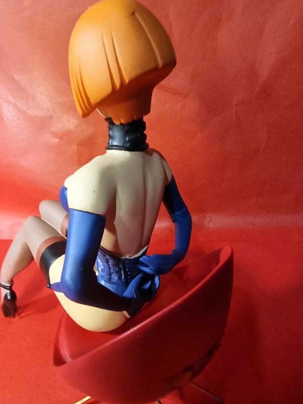 Pin up CAROLA / SAINT EMETT / PARASTONE RARE édition en résine année 2000 avec boite – Image 5