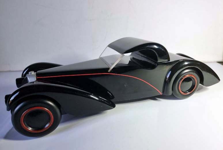 AROUTCHEFF VILAC model en bois BUGATTI 57 ATALANTE trés bon état Rare noir laqué et fil rouge circa 1980 detail 5