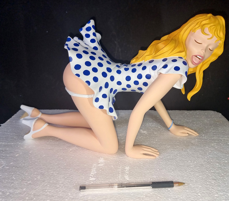 Milo Manara / MIEL les fesses en l'air / STATUETTE RESINE / démons et merveilles année 2002 – Image 5
