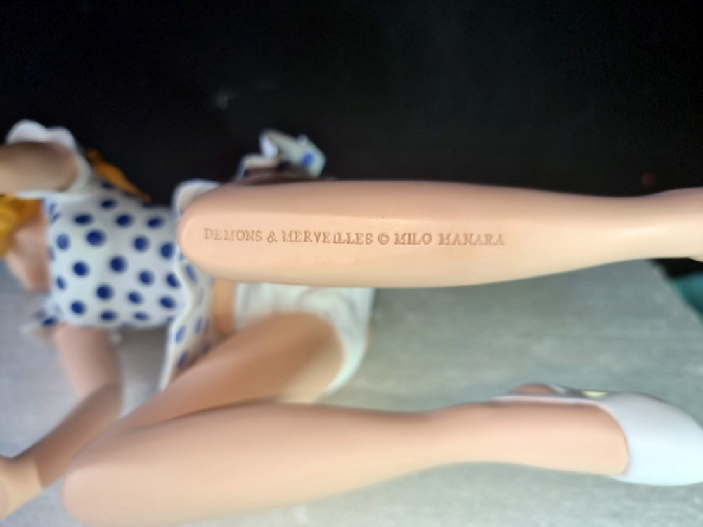 Milo Manara / MIEL les fesses en l'air / STATUETTE RESINE / démons et merveilles année 2002 – Image 6