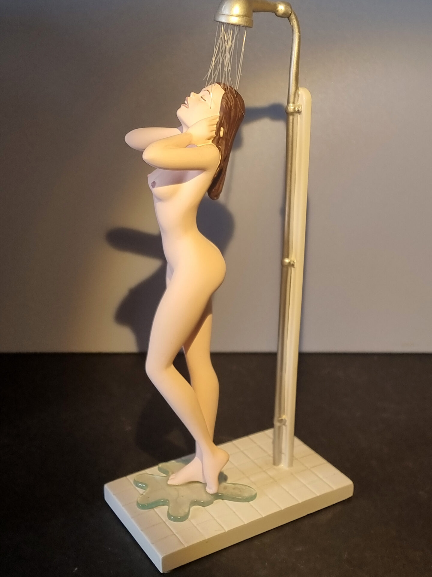 Milo Manara / Claudia SOUS LA DOUCHE / STATUETTE RESINE 23 CM / démons et merveilles année 2004 – Image 6