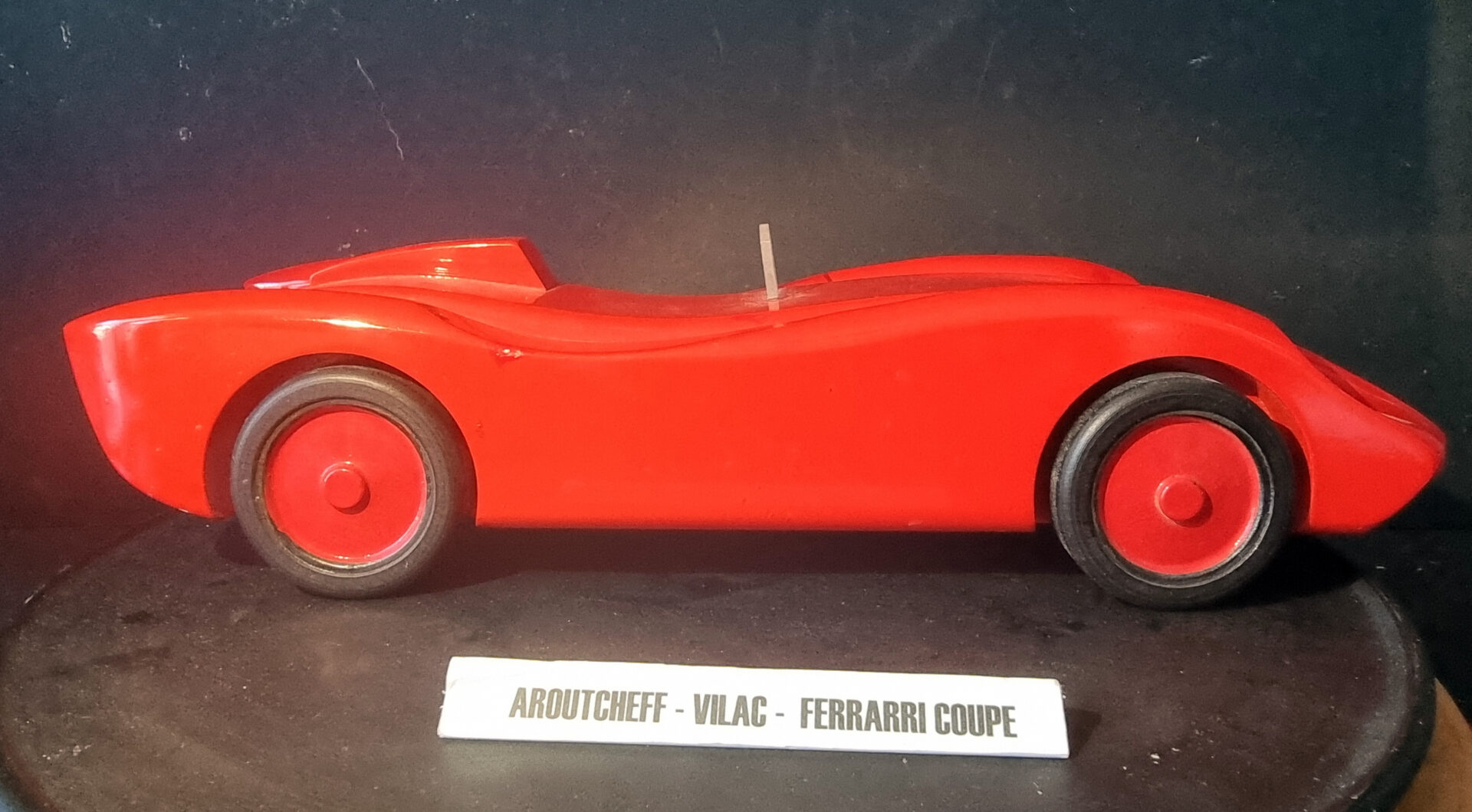 Michel Aroutcheff pour Vilac – FERRARI - Rouge laquée - très bon état circa1980