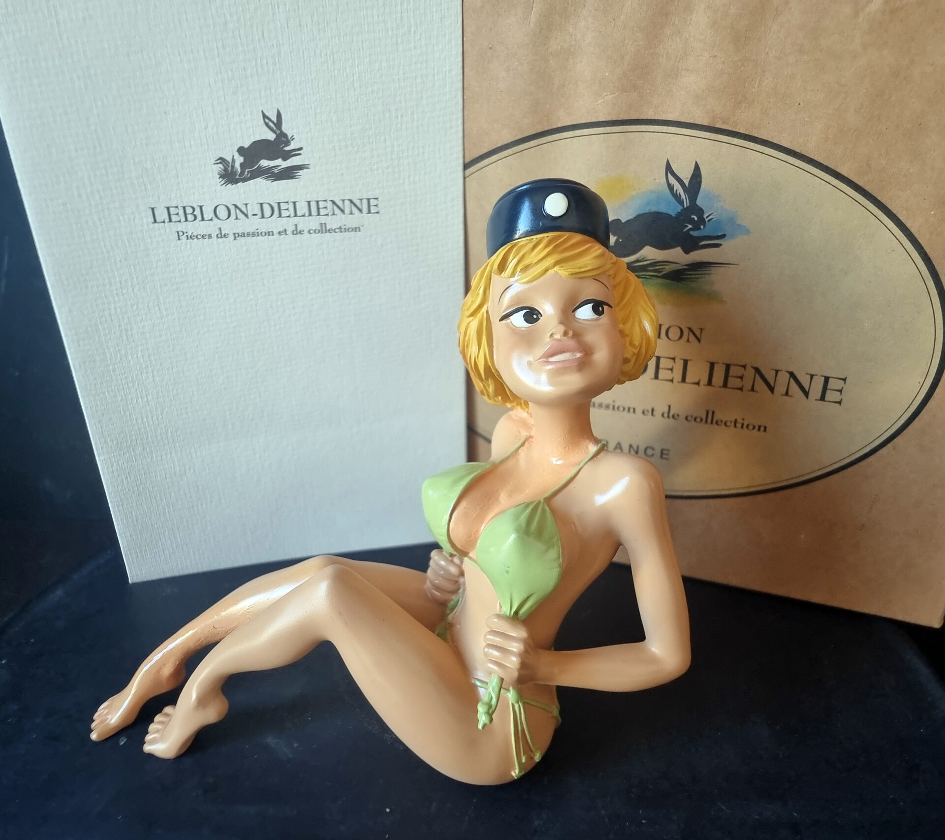 LEBLON DELIENNE Figurine restaurée d'après Walthéry "Natacha - En maillot de bain" année 1999 tirage 500 exemplaires avec boite et certificat